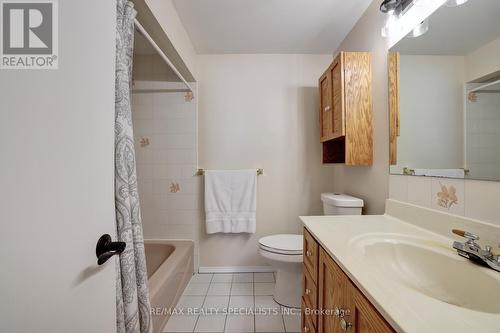 2312 Homelands Drive, Mississauga, ON - Indoor Photo Showing Bathroom