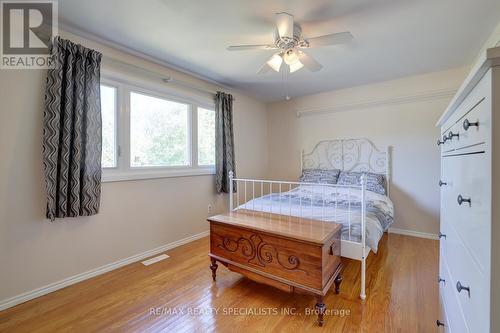 2312 Homelands Drive, Mississauga, ON - Indoor Photo Showing Bedroom