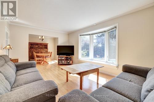 2312 Homelands Drive, Mississauga (Sheridan), ON - Indoor Photo Showing Living Room