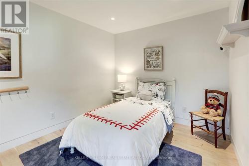 2107 Courtland Crescent, Mississauga, ON - Indoor Photo Showing Bedroom