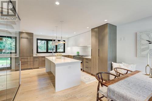 2107 Courtland Crescent, Mississauga (Lakeview), ON - Indoor Photo Showing Kitchen With Upgraded Kitchen