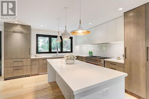 2107 Courtland Crescent, Mississauga (Lakeview), ON - Indoor Photo Showing Kitchen With Upgraded Kitchen