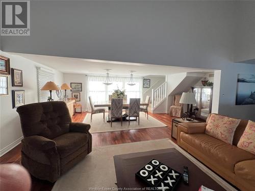 1429-1431 East Shore Road, Pelee Island, ON - Indoor Photo Showing Living Room