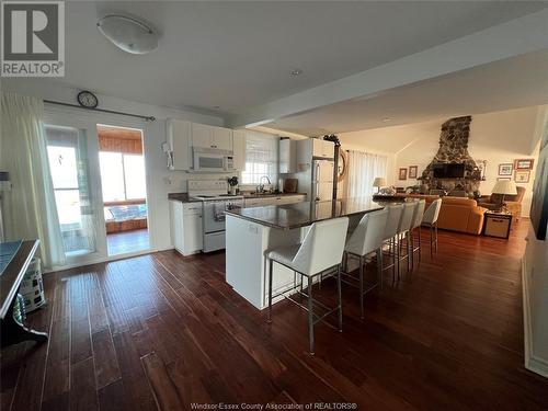 1429-1431 East Shore Road, Pelee Island, ON - Indoor Photo Showing Kitchen