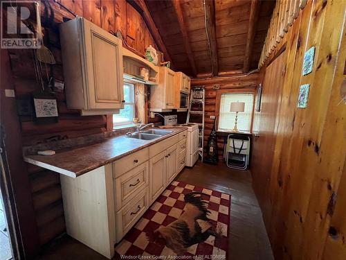 1429-1431 East Shore Road, Pelee Island, ON - Indoor Photo Showing Kitchen With Double Sink