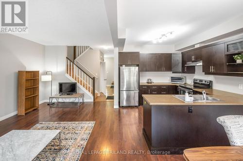 49 - 112 North Centre Road, London, ON - Indoor Photo Showing Kitchen With Stainless Steel Kitchen