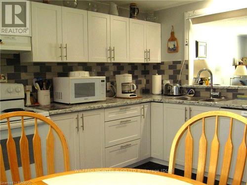 52 Sussex Square, Georgian Bluffs, ON - Indoor Photo Showing Kitchen