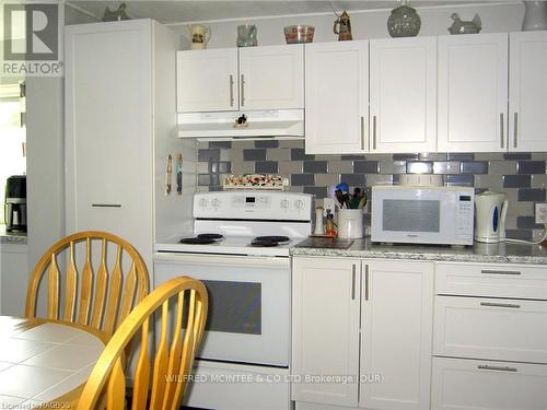 52 Sussex Square, Georgian Bluffs, ON - Indoor Photo Showing Kitchen