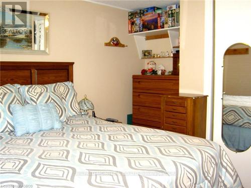 52 Sussex Square, Georgian Bluffs, ON - Indoor Photo Showing Bedroom