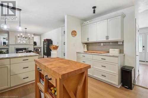 242 1St Street A W, Owen Sound, ON - Indoor Photo Showing Kitchen