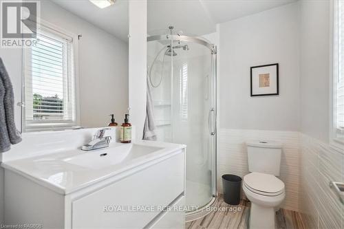 242 1St Street A W, Owen Sound, ON - Indoor Photo Showing Bathroom