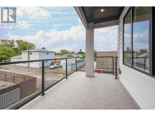 853 Kinnear Court, Kelowna, BC - Outdoor With Balcony With Exterior