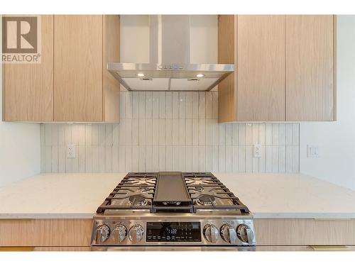 853 Kinnear Court, Kelowna, BC - Indoor Photo Showing Kitchen