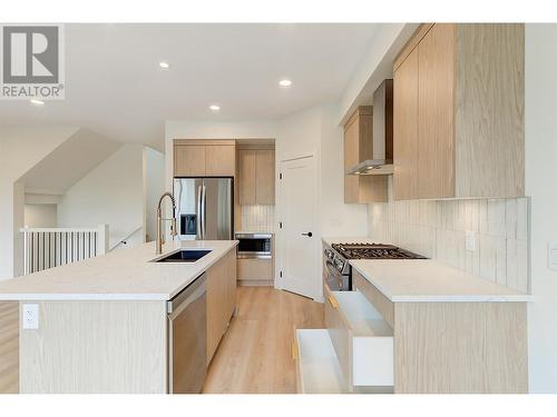 853 Kinnear Court, Kelowna, BC - Indoor Photo Showing Kitchen With Upgraded Kitchen