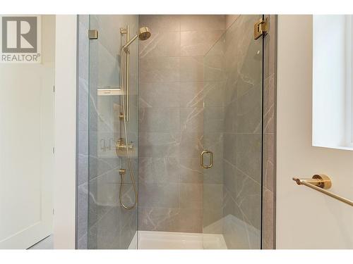 853 Kinnear Court, Kelowna, BC - Indoor Photo Showing Bathroom