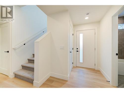 853 Kinnear Court, Kelowna, BC - Indoor Photo Showing Other Room