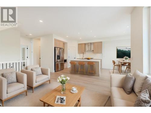 853 Kinnear Court, Kelowna, BC - Indoor Photo Showing Living Room