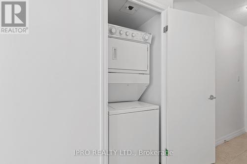 1109 - 300 Bloor Street E, Toronto (Rosedale-Moore Park), ON - Indoor Photo Showing Laundry Room