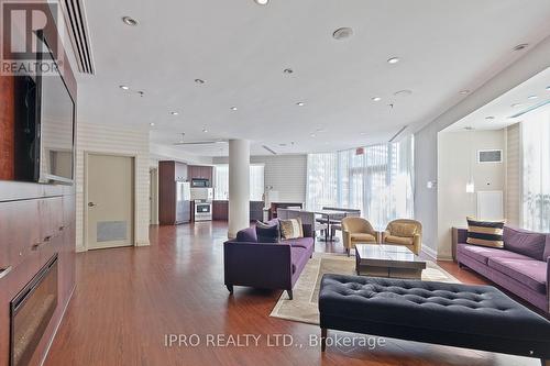 1109 - 300 Bloor Street E, Toronto (Rosedale-Moore Park), ON - Indoor