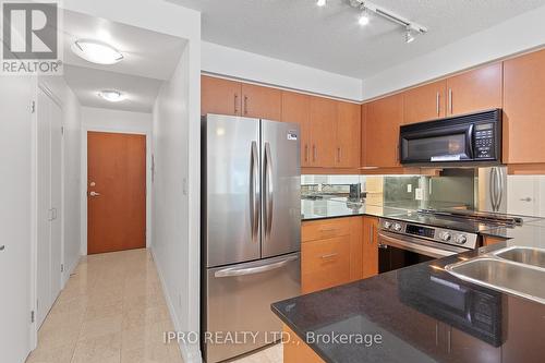 1109 - 300 Bloor Street E, Toronto (Rosedale-Moore Park), ON - Indoor Photo Showing Kitchen With Double Sink