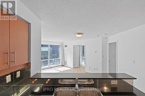 1109 - 300 Bloor Street E, Toronto (Rosedale-Moore Park), ON - Indoor Photo Showing Kitchen With Double Sink