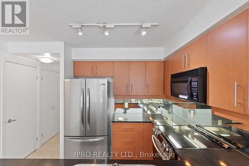 1109 - 300 Bloor Street E, Toronto (Rosedale-Moore Park), ON - Indoor Photo Showing Kitchen