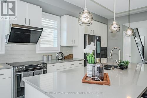 121 Lovett Lane, Guelph (Hanlon Creek), ON - Indoor Photo Showing Kitchen With Upgraded Kitchen