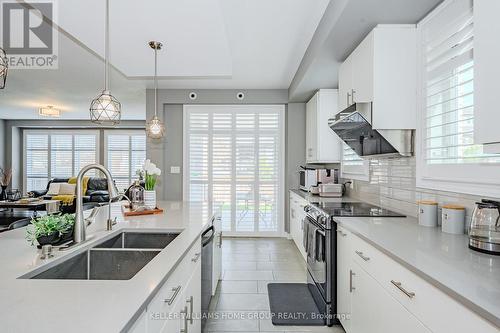 121 Lovett Lane, Guelph, ON - Indoor Photo Showing Kitchen With Double Sink With Upgraded Kitchen