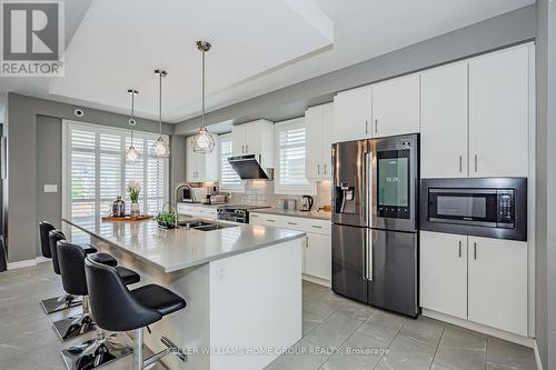 121 Lovett Lane, Guelph (Hanlon Creek), ON - Indoor Photo Showing Kitchen With Double Sink With Upgraded Kitchen