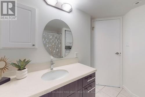 220 - 26 Western Battery Road, Toronto (Niagara), ON - Indoor Photo Showing Bathroom