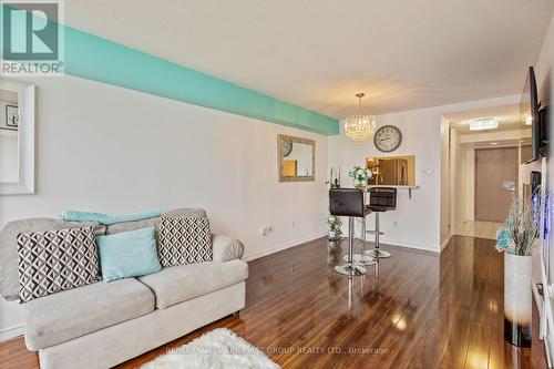 1811 - 3233 Eglinton Avenue E, Toronto (Scarborough Village), ON - Indoor Photo Showing Living Room