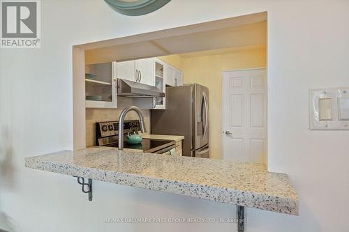 1811 - 3233 Eglinton Avenue E, Toronto (Scarborough Village), ON - Indoor Photo Showing Kitchen With Upgraded Kitchen