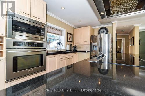 141 Toynbee Trail, Toronto (Guildwood), ON - Indoor Photo Showing Kitchen