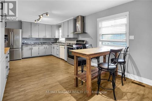 2503 Coral Avenue, Fort Erie, ON - Indoor Photo Showing Kitchen