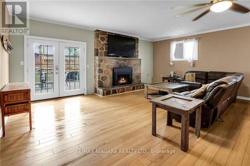 2503 Coral Avenue, Fort Erie, ON - Indoor Photo Showing Other Room With Fireplace