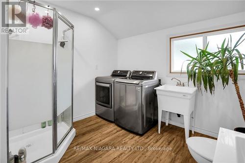 2503 Coral Avenue, Fort Erie (Stevensville), ON - Indoor Photo Showing Laundry Room