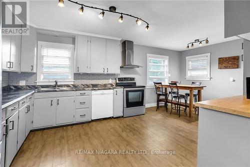 2503 Coral Avenue, Fort Erie, ON - Indoor Photo Showing Kitchen