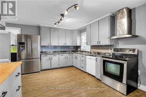 2503 Coral Avenue, Fort Erie (Stevensville), ON - Indoor Photo Showing Kitchen