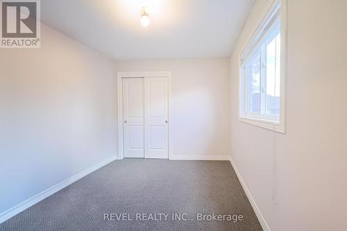 17 Hawthorn Avenue, Thorold, ON - Indoor Photo Showing Other Room