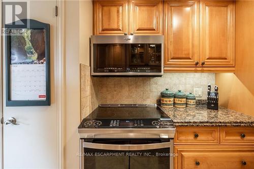 31 Ackland Street, Hamilton, ON - Indoor Photo Showing Kitchen