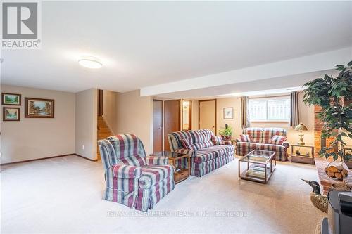 31 Ackland Street, Hamilton (Stoney Creek Mountain), ON - Indoor Photo Showing Living Room