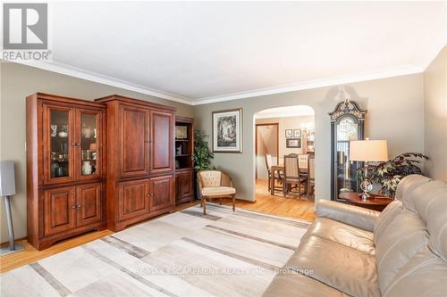 31 Ackland Street, Hamilton (Stoney Creek Mountain), ON - Indoor Photo Showing Living Room