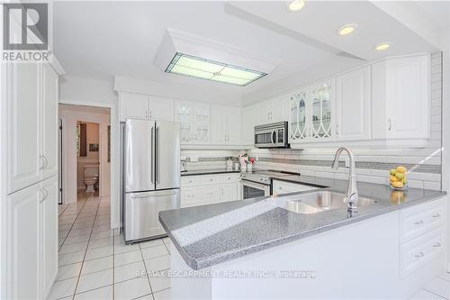 223 Christie Street, Guelph/Eramosa (Rockwood), ON - Indoor Photo Showing Kitchen With Double Sink With Upgraded Kitchen