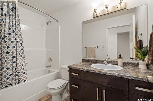 1246 Hargreaves Way, Saskatoon, SK - Indoor Photo Showing Bathroom