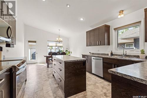 1246 Hargreaves Way, Saskatoon, SK - Indoor Photo Showing Kitchen