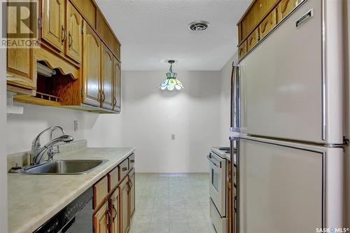 307 4545 Rae Street, Regina, SK - Indoor Photo Showing Kitchen