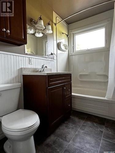 205 Taylor Street, Neudorf, SK - Indoor Photo Showing Bathroom