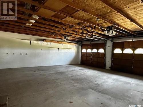 205 Taylor Street, Neudorf, SK - Indoor Photo Showing Garage