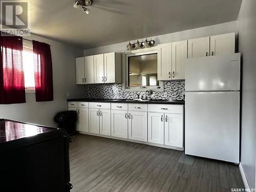 205 Taylor Street, Neudorf, SK - Indoor Photo Showing Kitchen