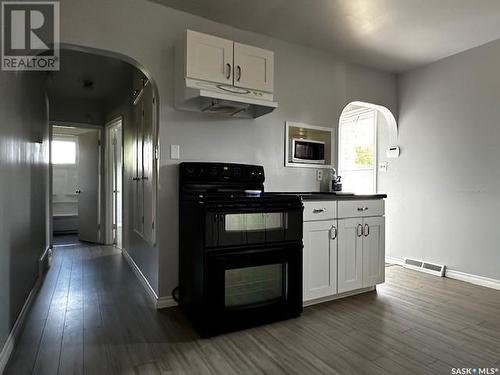 205 Taylor Street, Neudorf, SK - Indoor Photo Showing Kitchen